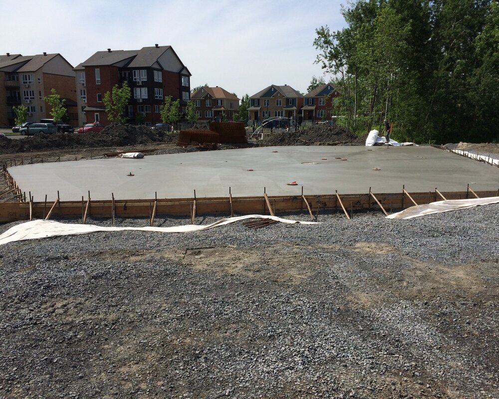 Surface béton antidérapant piscine - Trois-Rivières expert