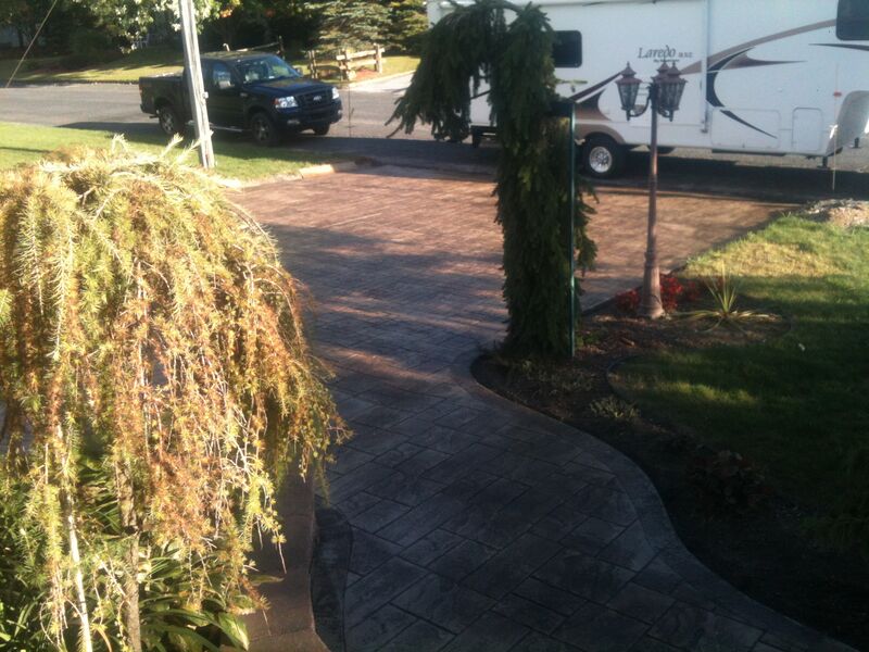 Entrée de garage en béton estampé durable - Finition Béton Design Louiseville