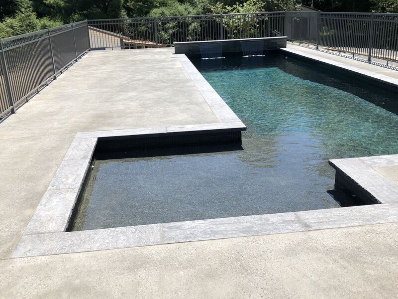 Tour de piscine antidérapant en béton estampé - Trois-Rivières